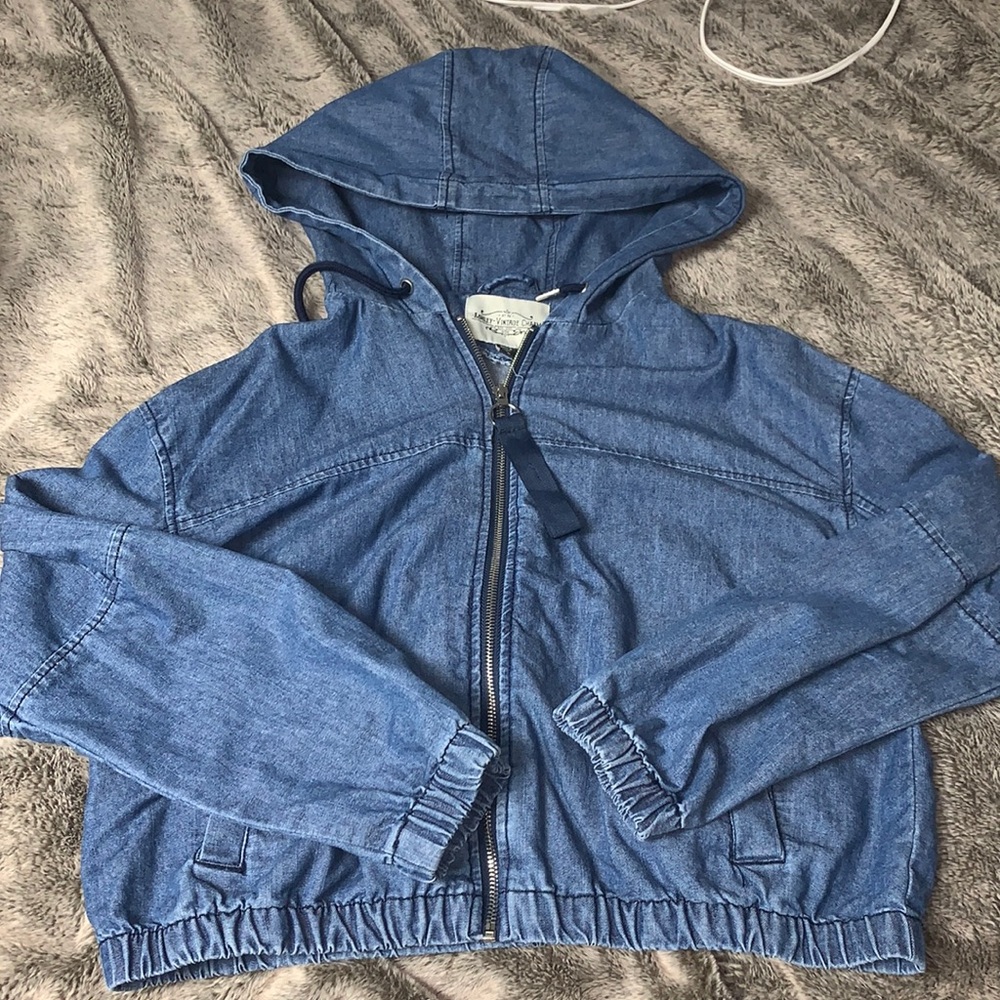 Cropped denim jacket